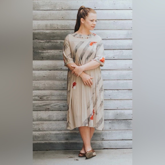 Vintage Blue Lady beige pleated dress, size S/M - Picture 4 of 4